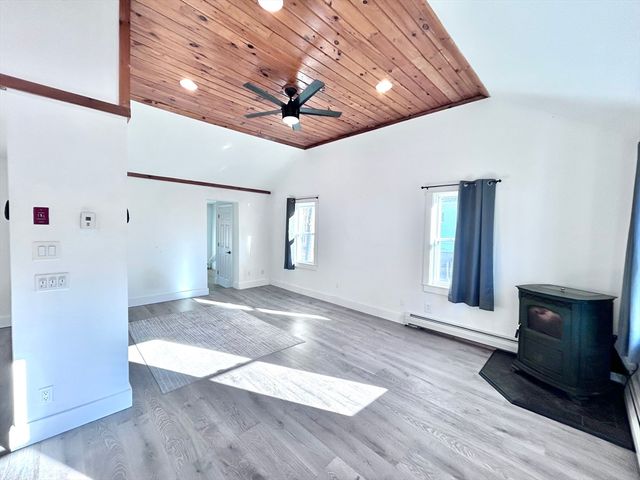 127 Beach Rd, Salisbury, MA 01952