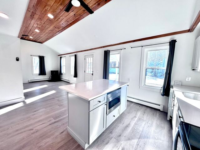 127 Beach Rd, Salisbury, MA 01952