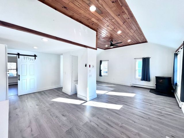 127 Beach Rd, Salisbury, MA 01952