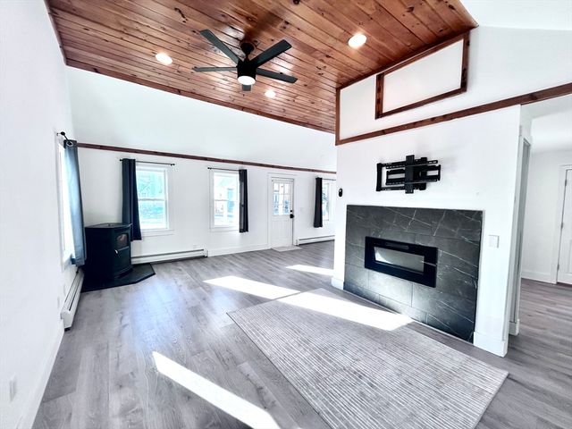 127 Beach Rd, Salisbury, MA 01952