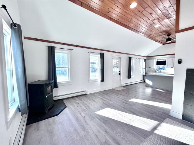 127 Beach Rd, Salisbury, MA 01952