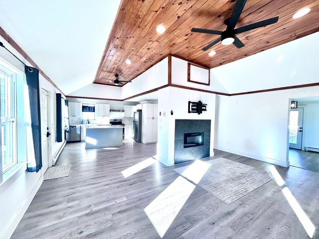 127 Beach Rd, Salisbury, MA 01952