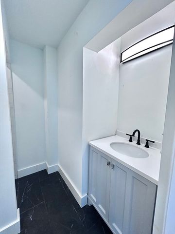 127 Beach Rd, Salisbury, MA 01952