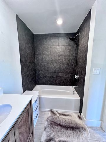 127 Beach Rd, Salisbury, MA 01952