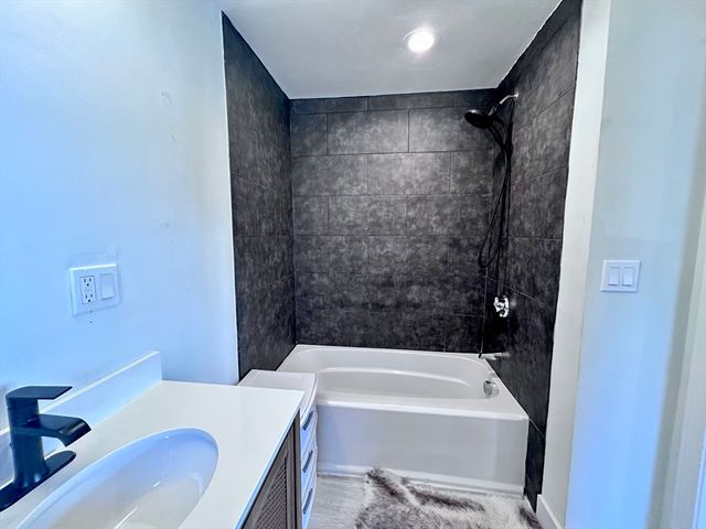 127 Beach Rd, Salisbury, MA 01952