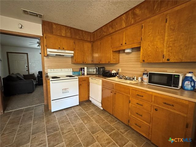 4802 Rainbow Circle, Killeen, TX 76543