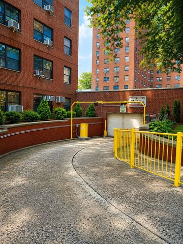 9905 63rd Drive 9C, Rego Park, NY 11374