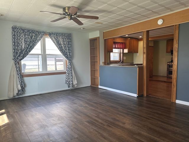 15507 36th Avenue, East Moline, IL 61244