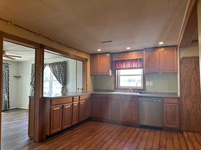 15507 36th Avenue, East Moline, IL 61244