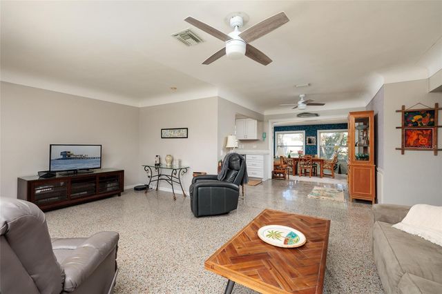 349 89TH AVENUE NE, St Petersburg, FL 33702