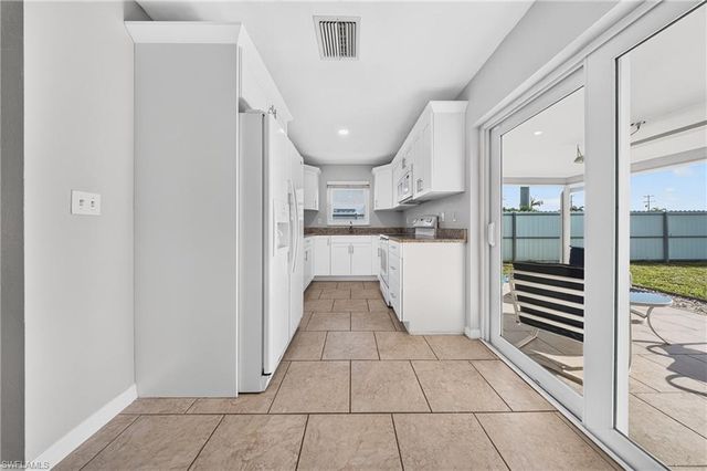 2505 SE 16th PL 1 & 2, Cape Coral, FL 33904
