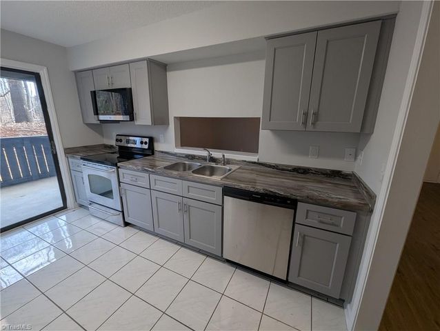 2807 Treestead Circle, Greensboro, NC 27410