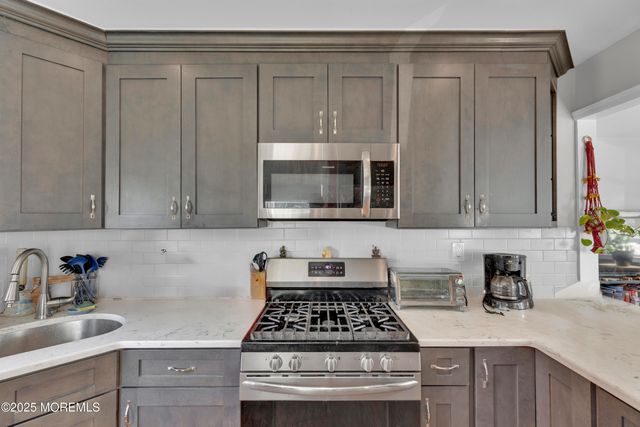 34 Belshaw Avenue, Shrewsbury Twp, NJ 07724