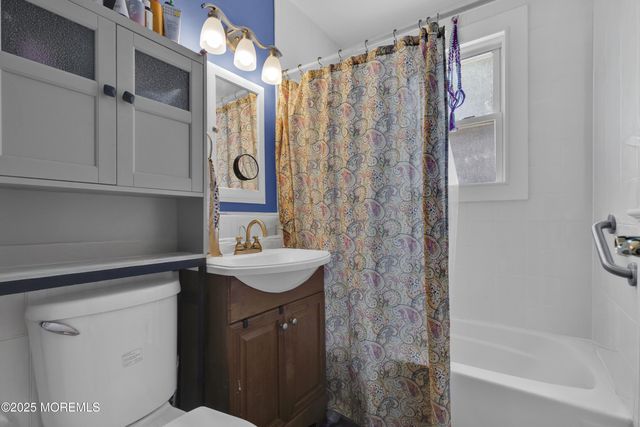 34 Belshaw Avenue, Shrewsbury Twp, NJ 07724