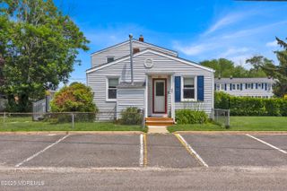 34 Belshaw Avenue, Shrewsbury Twp, NJ 07724