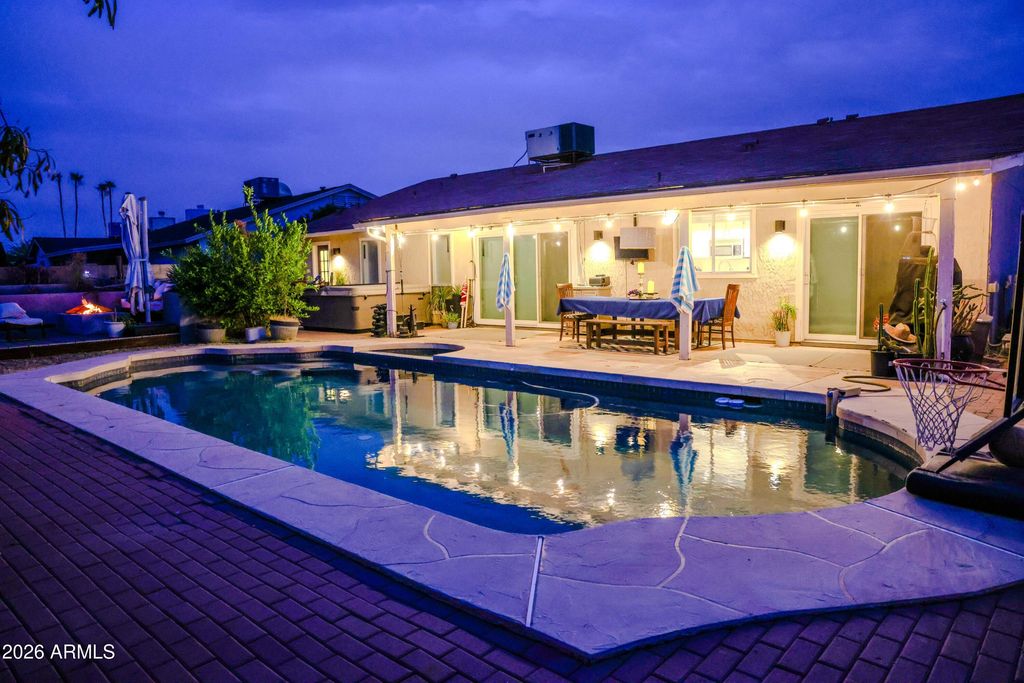 Image 1 of property listing at 10130 W MEADOWBROOK Avenue, Phoenix, AZ 85037