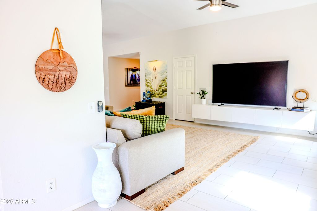 Image 20 of property listing at 10130 W MEADOWBROOK Avenue, Phoenix, AZ 85037