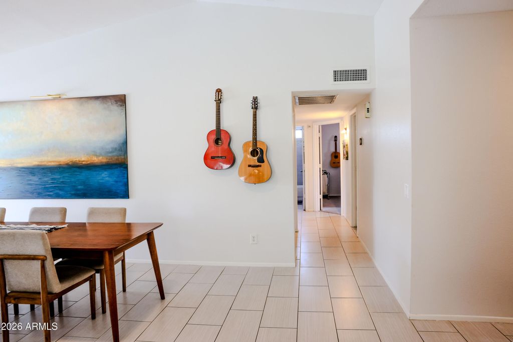 Image 22 of property listing at 10130 W MEADOWBROOK Avenue, Phoenix, AZ 85037