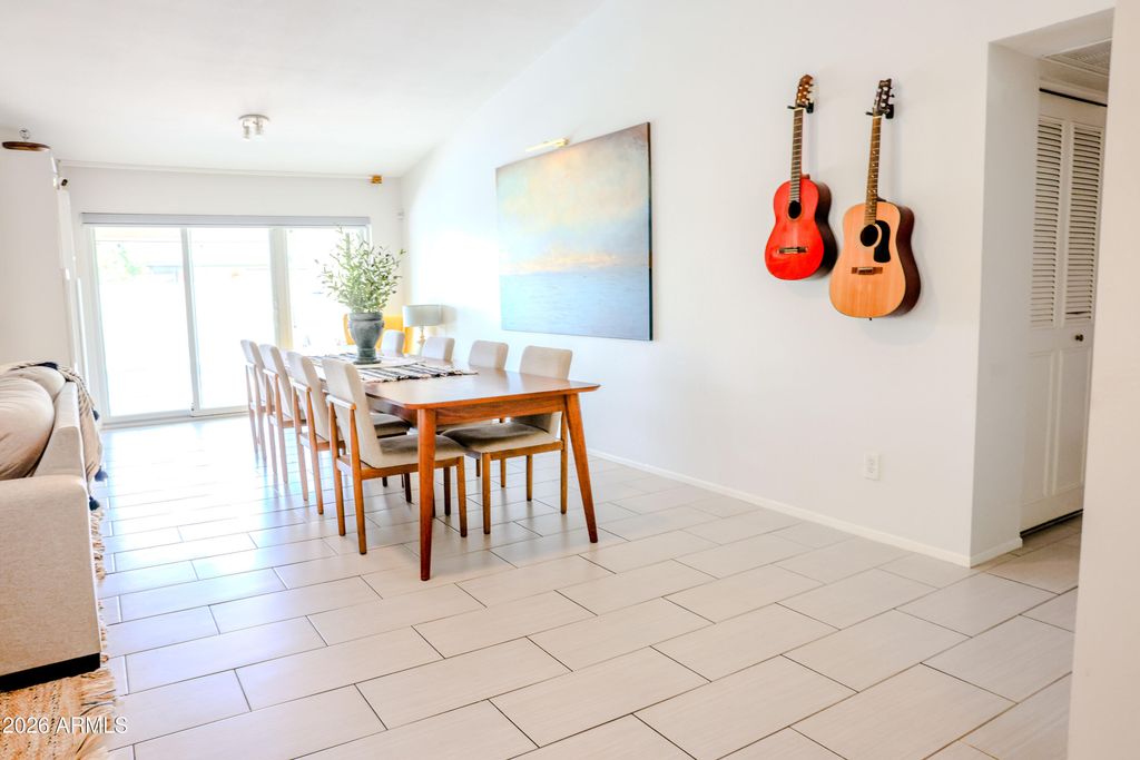 Image 23 of property listing at 10130 W MEADOWBROOK Avenue, Phoenix, AZ 85037