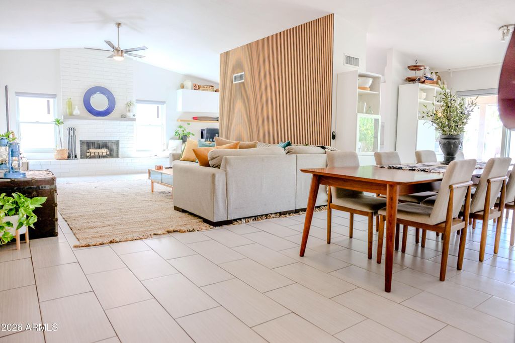 Image 24 of property listing at 10130 W MEADOWBROOK Avenue, Phoenix, AZ 85037
