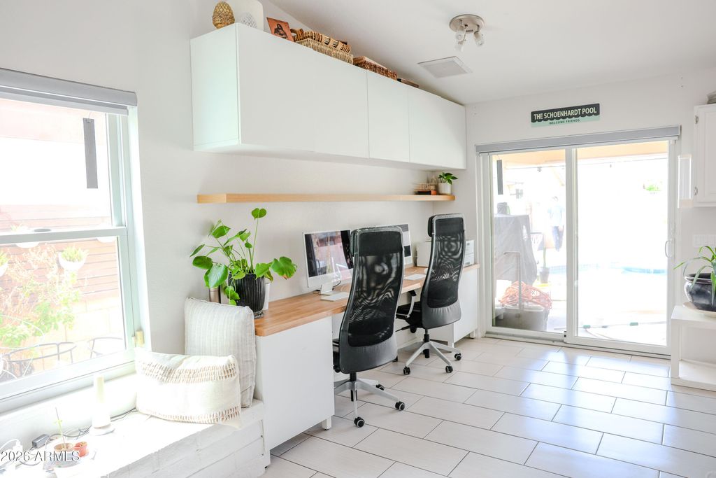 Image 26 of property listing at 10130 W MEADOWBROOK Avenue, Phoenix, AZ 85037