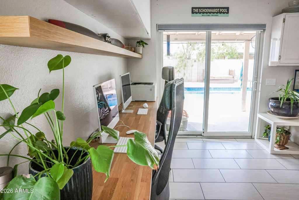 Image 29 of property listing at 10130 W MEADOWBROOK Avenue, Phoenix, AZ 85037