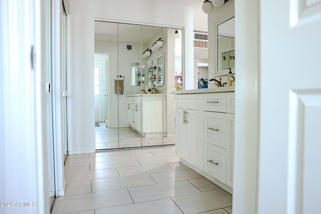 Image 34 of property listing at 10130 W MEADOWBROOK Avenue, Phoenix, AZ 85037