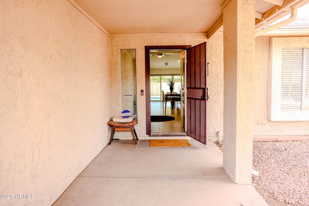 Image 4 of property listing at 10130 W MEADOWBROOK Avenue, Phoenix, AZ 85037