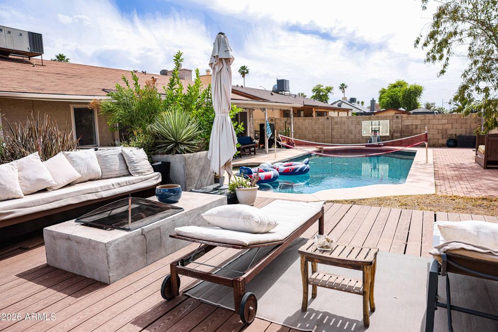 Image 46 of property listing at 10130 W MEADOWBROOK Avenue, Phoenix, AZ 85037