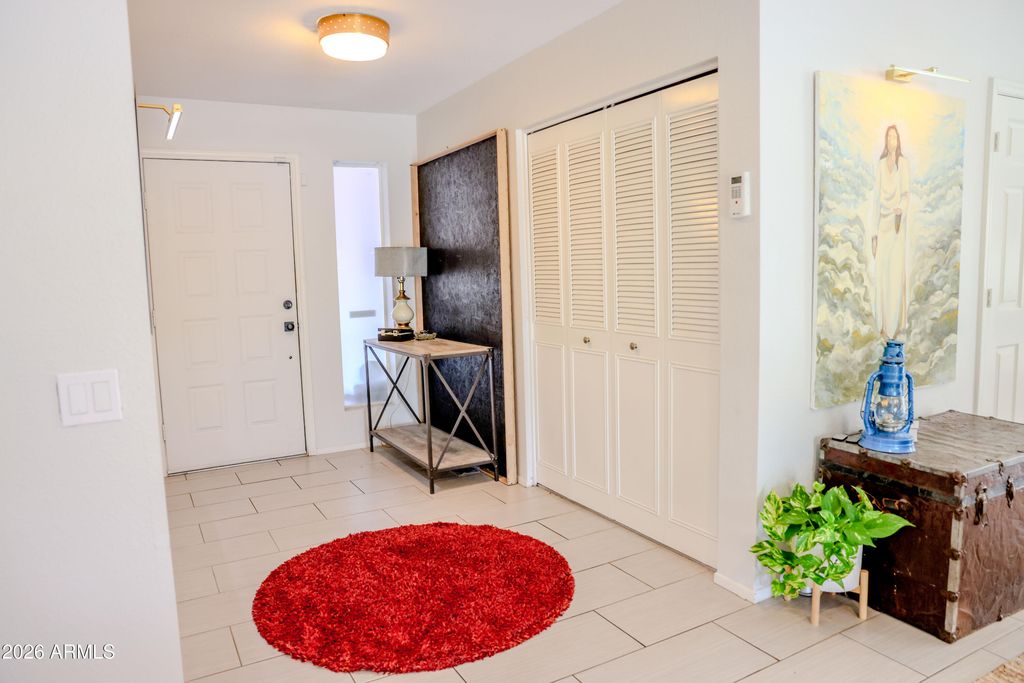 Image 5 of property listing at 10130 W MEADOWBROOK Avenue, Phoenix, AZ 85037
