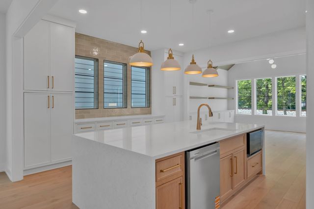 6398 Highway 100, Nashville, TN 37205