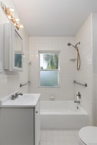 25453 Pine View Avenue, Warren, MI 48091