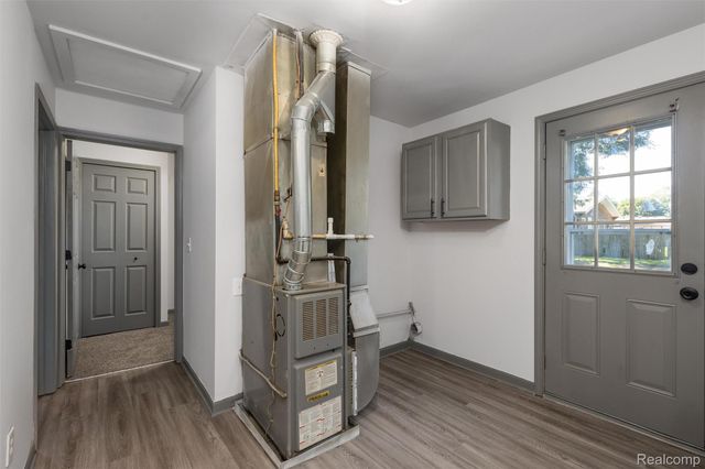 25453 Pine View Avenue, Warren, MI 48091