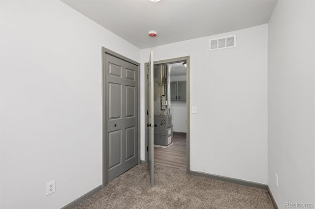 25453 Pine View Avenue, Warren, MI 48091