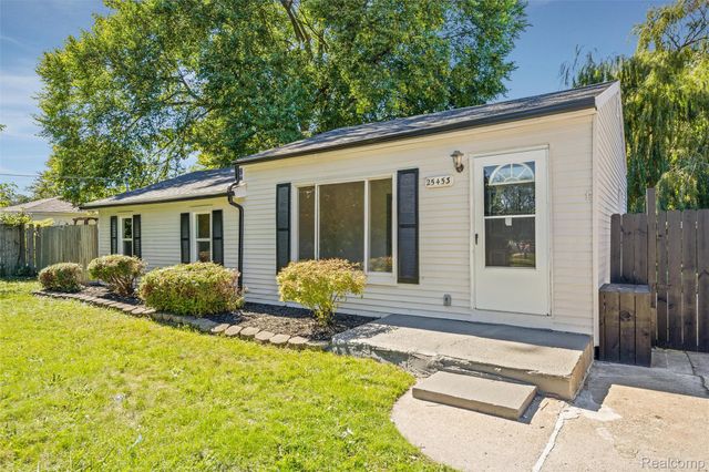 25453 Pine View Avenue, Warren, MI 48091