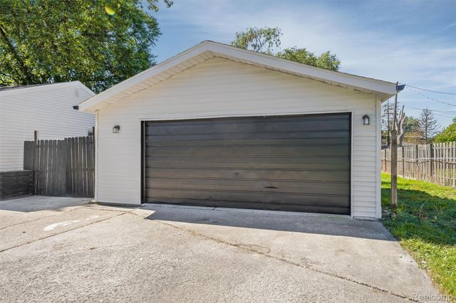 25453 Pine View Avenue, Warren, MI 48091