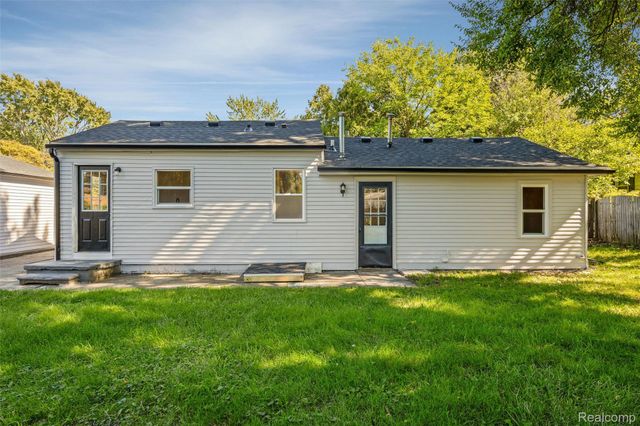 25453 Pine View Avenue, Warren, MI 48091