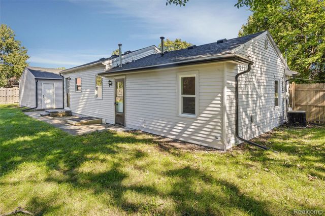 25453 Pine View Avenue, Warren, MI 48091