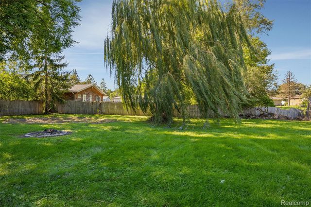 25453 Pine View Avenue, Warren, MI 48091