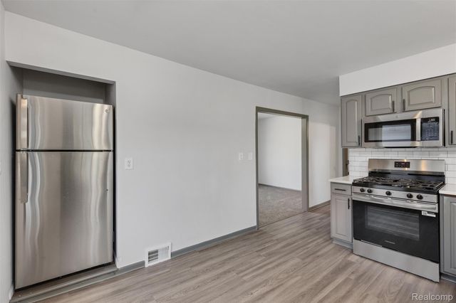 25453 Pine View Avenue, Warren, MI 48091