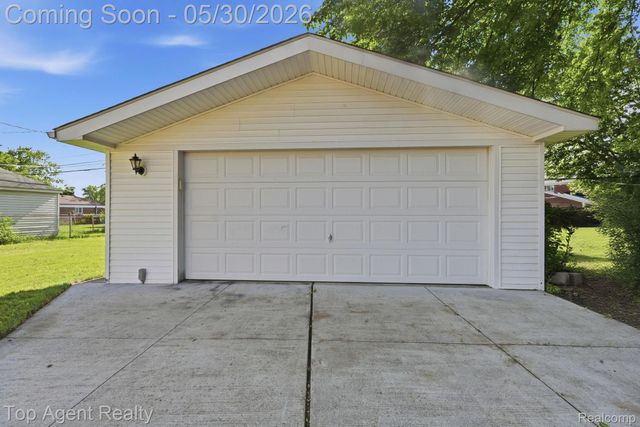 26268 Patricia Avenue, Warren, MI 48091