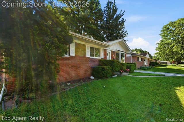 26268 Patricia Avenue, Warren, MI 48091