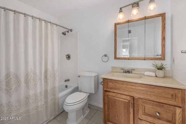 8636 E WINDSOR Avenue, Scottsdale, AZ 85257