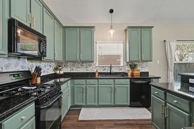 7110 Nickaburr Creek Drive, Magnolia, TX 77354