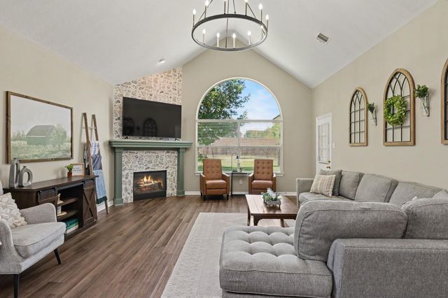7110 Nickaburr Creek Drive, Magnolia, TX 77354