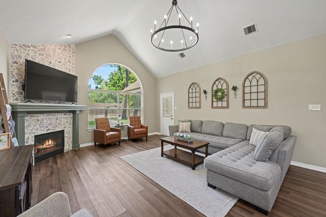 7110 Nickaburr Creek Drive, Magnolia, TX 77354