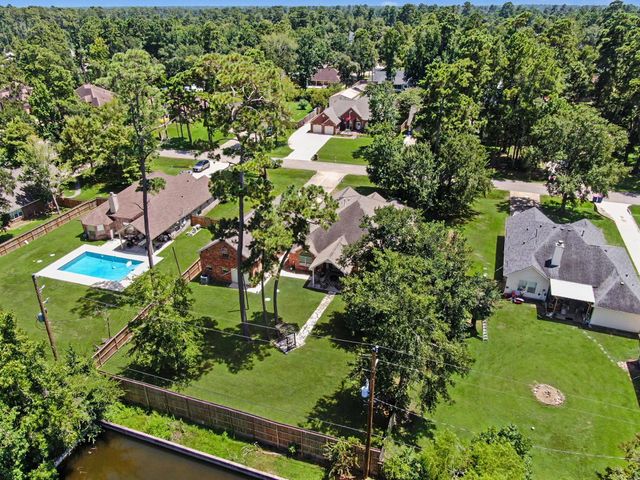 7110 Nickaburr Creek Drive, Magnolia, TX 77354
