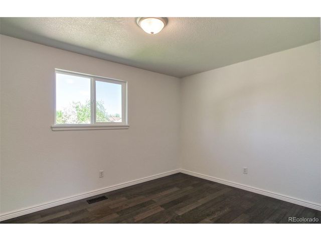 8246 S Dover St, Littleton, CO 80128