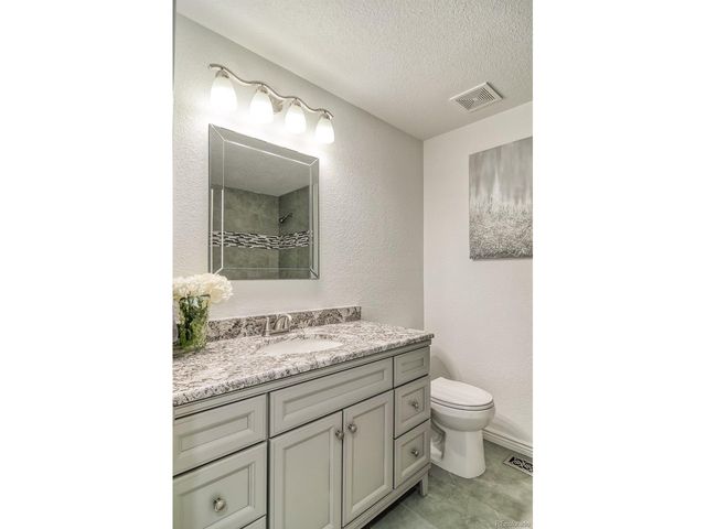 8246 S Dover St, Littleton, CO 80128