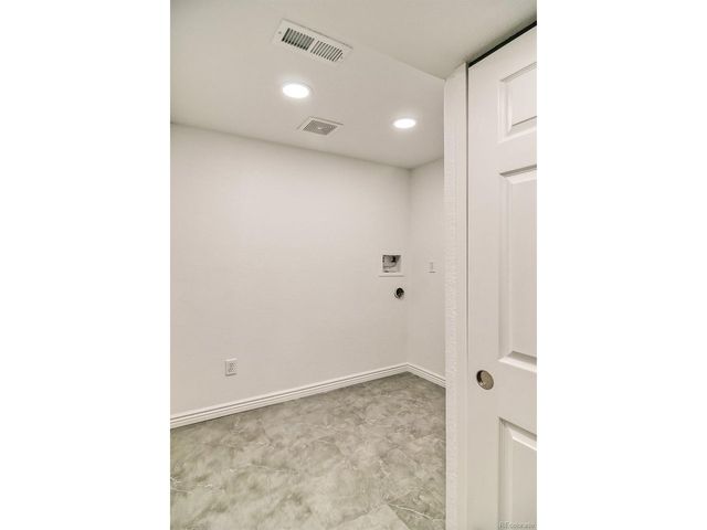 8246 S Dover St, Littleton, CO 80128